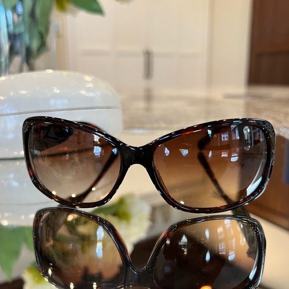 Women’s COACH sunglasses - Picture 2 of 5